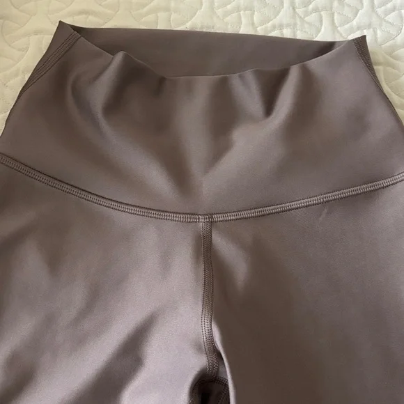 ALO Yoga Women’s Airlift Leggings - Picture 2 of 5